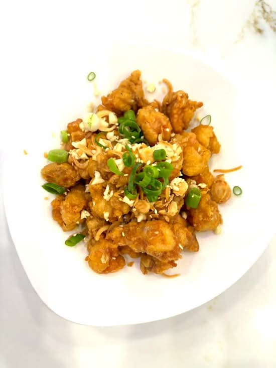 S15 蒜香雞脆骨 / Crispy Garlic Chicken Cartilage